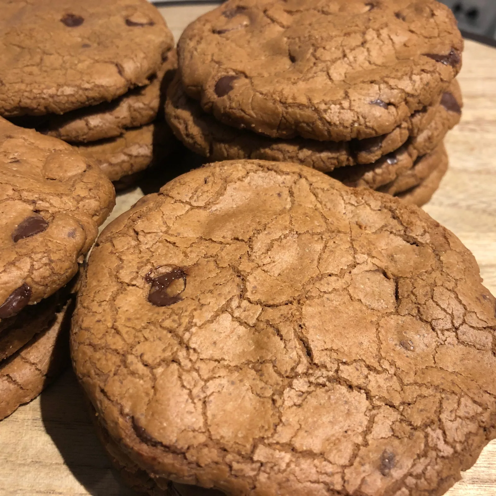 Versgebakken glutenvrije chocolate chip cookies